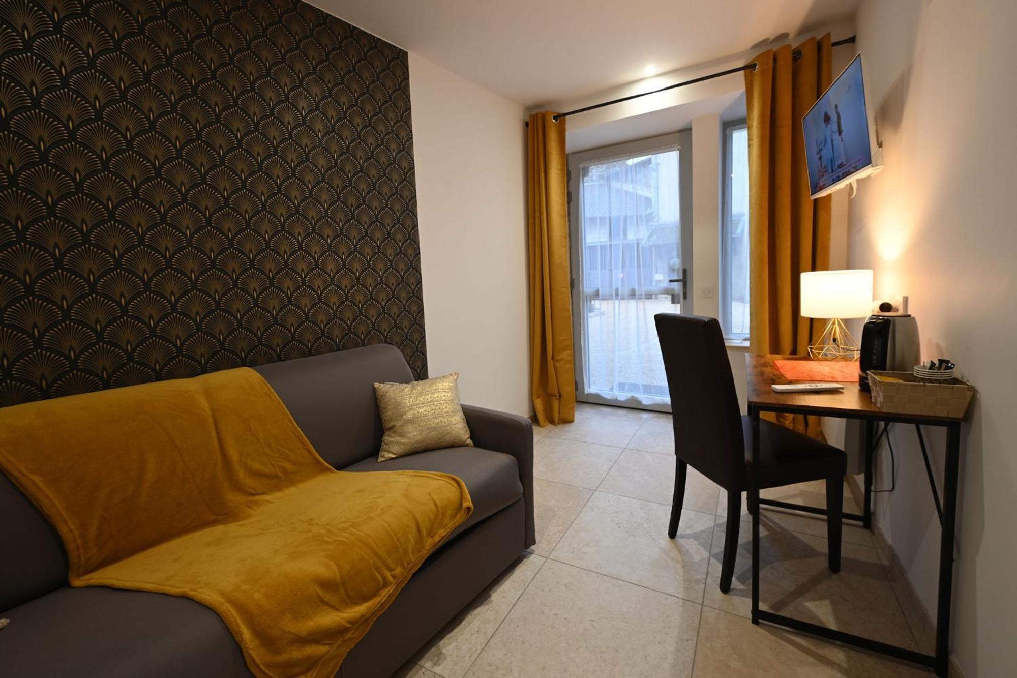 De La Croisee Hotel